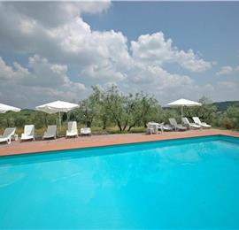 A selection of 2-3 bedroom apartments with shared pool near Florence, Sleeps 4-6